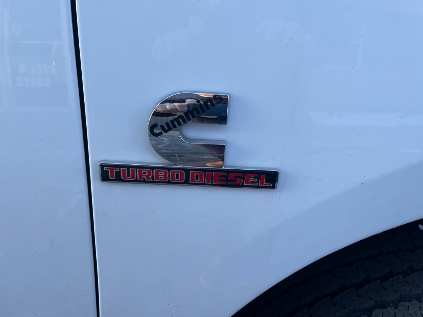 2016 White /Black RAM 2500 Outdoorsman Crew Cab SWB 4WD (3C6UR5DL4GG) with an 6.7L I6 OHV 24V TURBO DIESEL engine, 6A transmission, located at 11115 Chardon Rd. , Chardon, OH, 44024, (440) 214-9705, 41.580246, -81.241943 - Photo#5